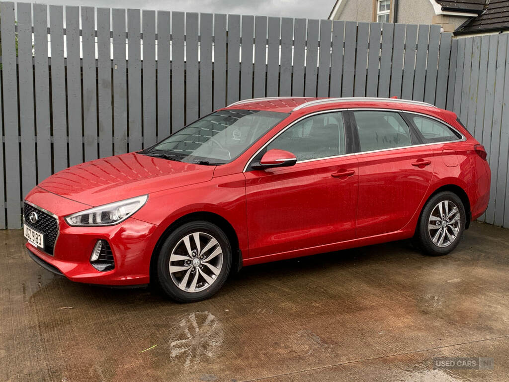 Hyundai I30 1.6 Crdi Se Nav Red #3