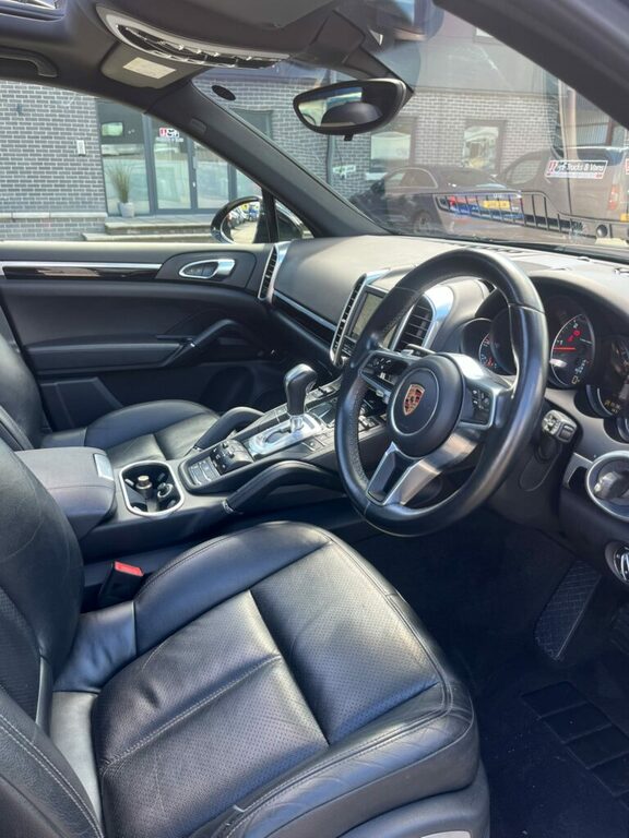 Porsche Cayenne 3L Platinum Edition Black #10