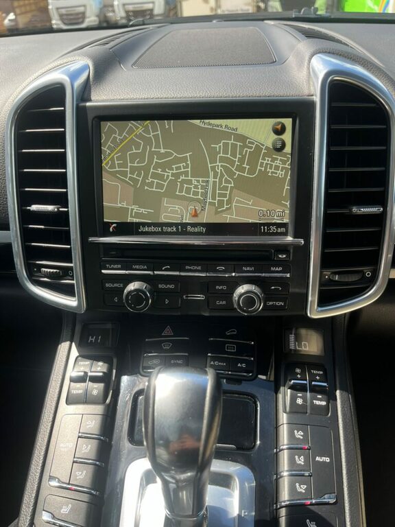 Porsche Cayenne 3L Platinum Edition Black #12