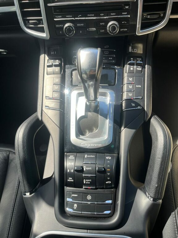 Porsche Cayenne 3L Platinum Edition Black #11