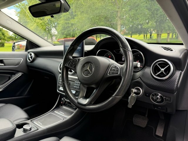 Mercedes-Benz A Class 1.5 A180d Sport Hatchback 7G-dct Euro 6 YE17VJU Black #2