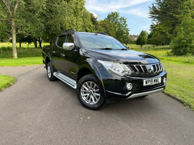 Mitsubishi L200 2.4 Di-d Dc Warrior Pickup Double Cab M Black