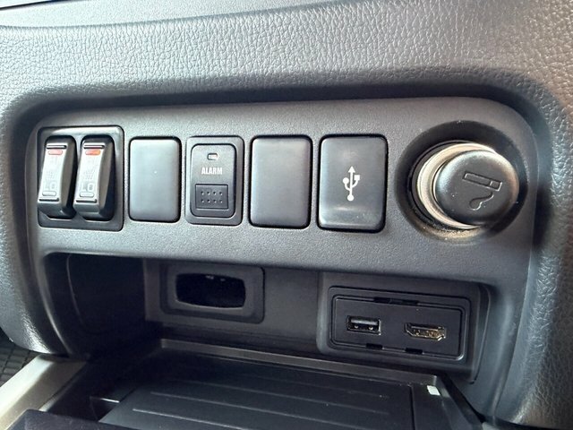 Mitsubishi L200  Black #24