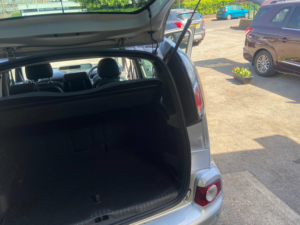 Citroen C3 Picasso 1.6L Code White #25