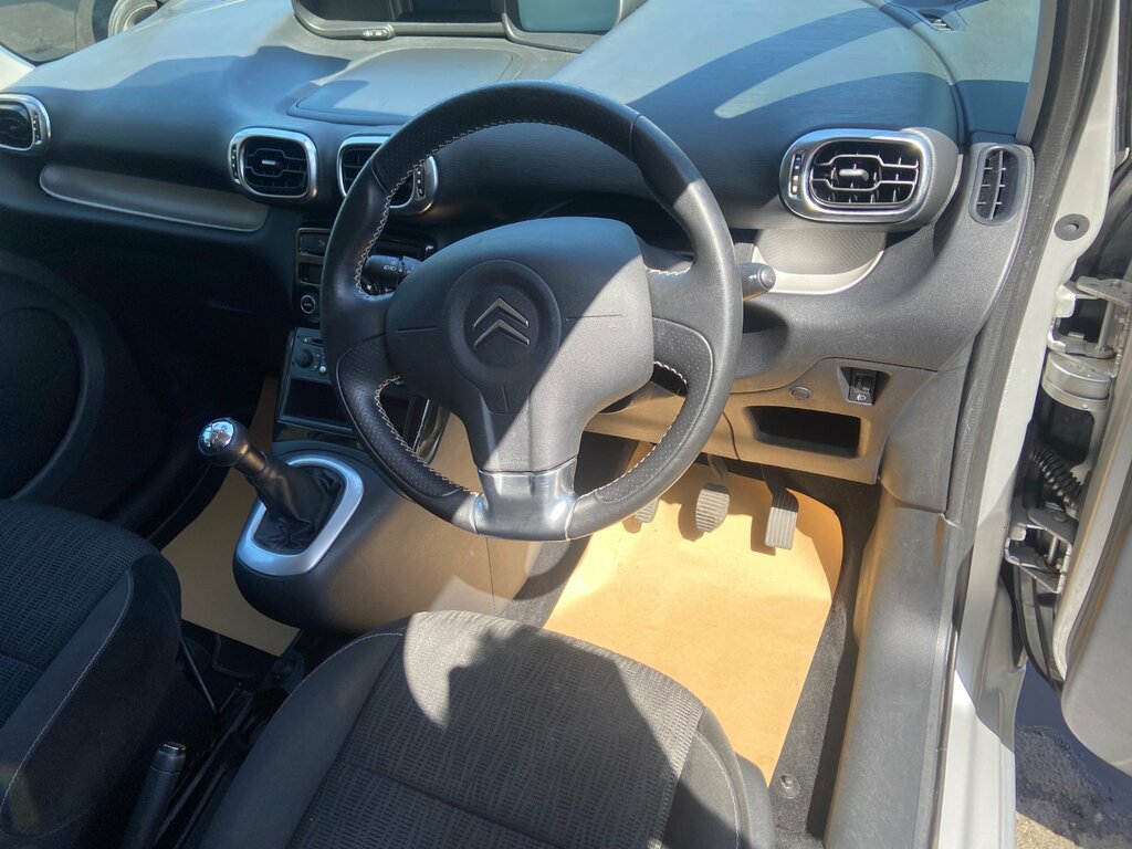Citroen C3 Picasso 1.6L Code White #32