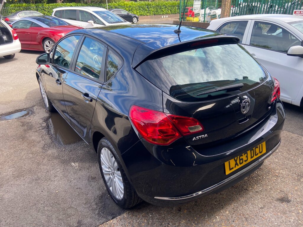 Vauxhall Astra 1.6 16V Energy Hatchback Euro 5 Black #4