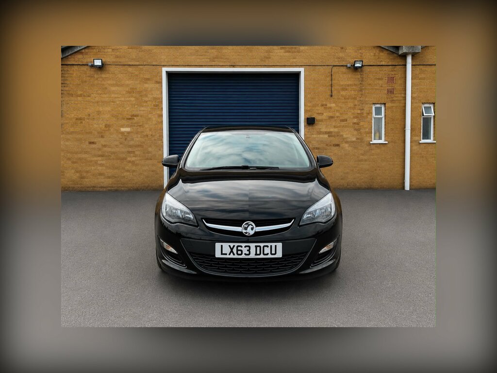 Vauxhall Astra 1.6 16V Energy Hatchback Euro 5 Black #2