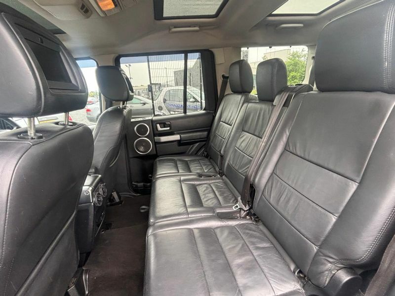 Land Rover Discovery Black #4