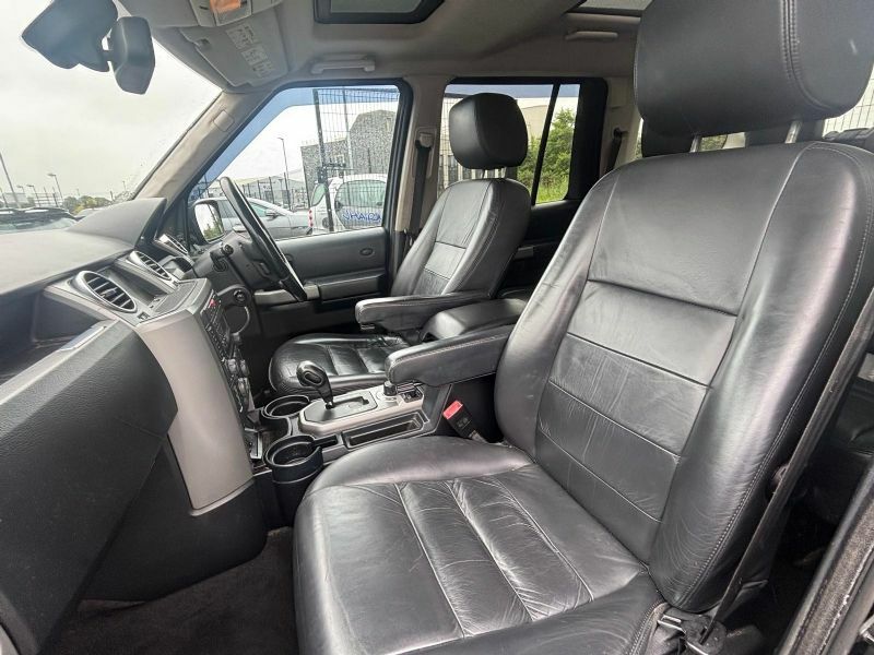 Land Rover Discovery Black #2