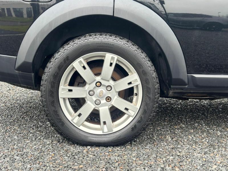 Land Rover Discovery Black #7
