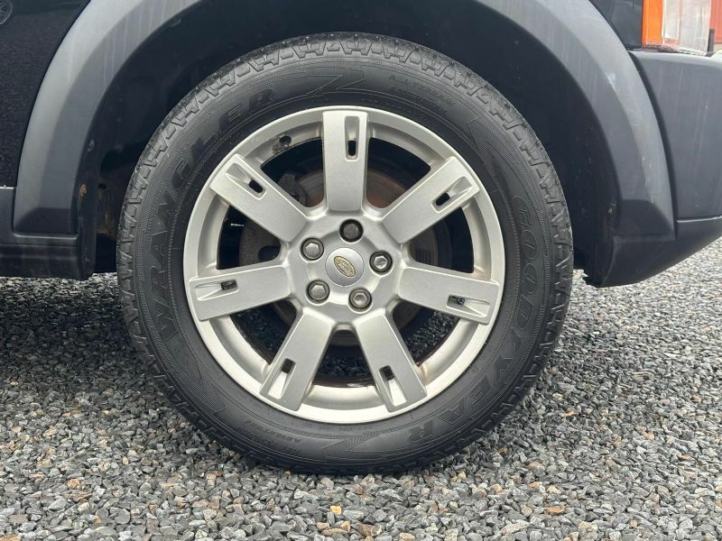Land Rover Discovery Black #3