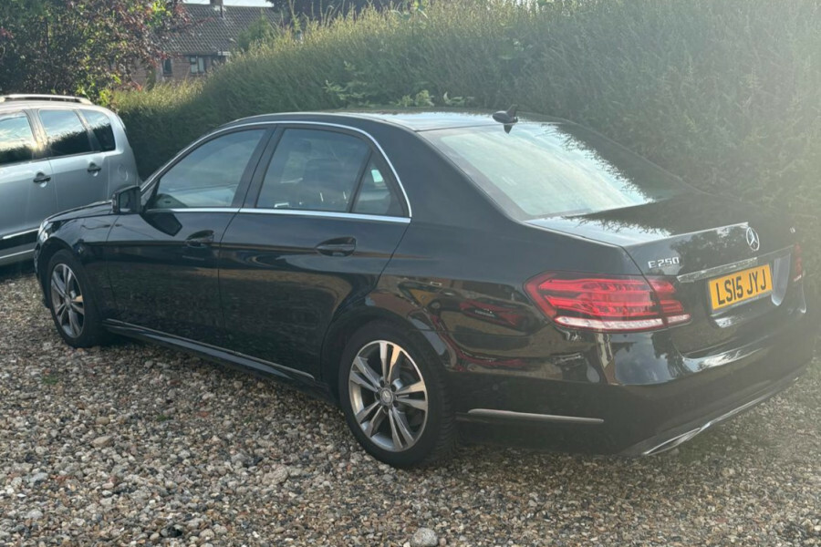 Mercedes-Benz E Class Saloon Black #4