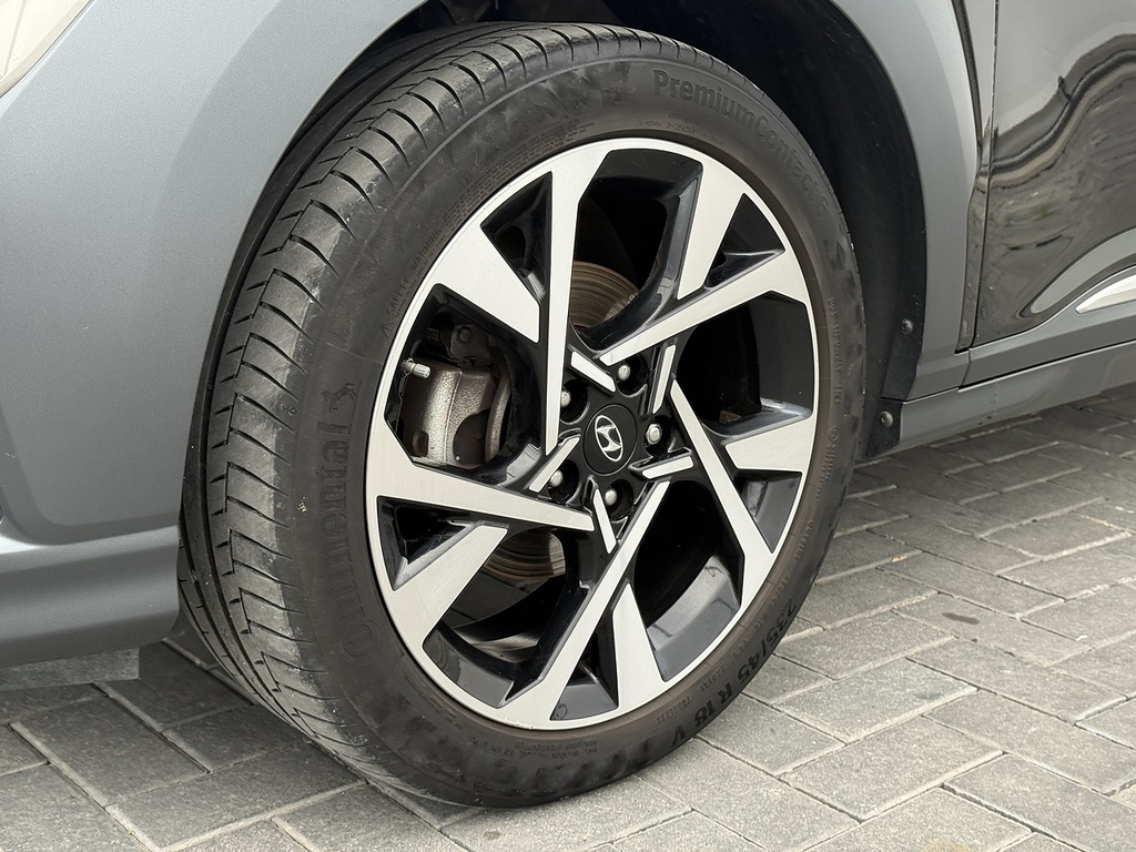 Hyundai Kona T-gdi Mhev Premium Black #3
