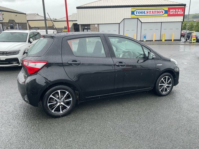 Toyota Yaris 1.5 Vvt-h Icon Tech Hatchback Hybrid E- PY68AZT Black #4