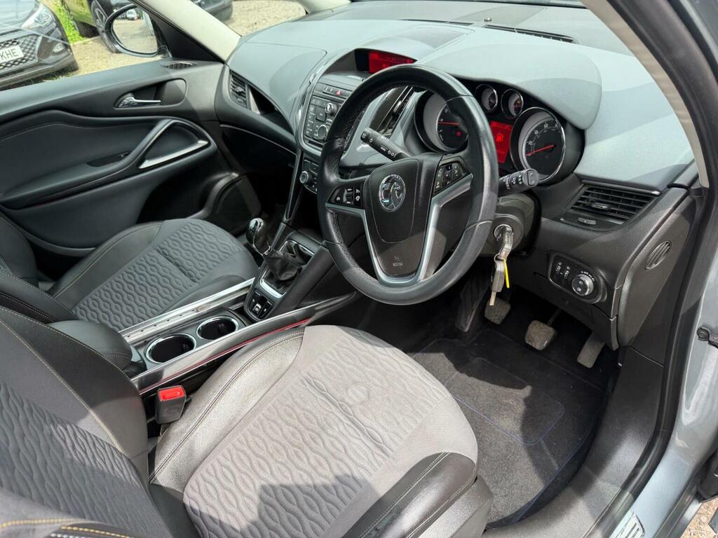 Vauxhall Zafira Tourer Tech Line White #27