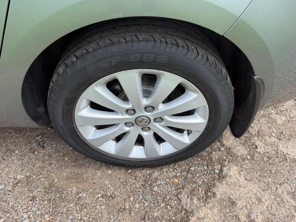 Vauxhall Zafira Tourer Tech Line White #22