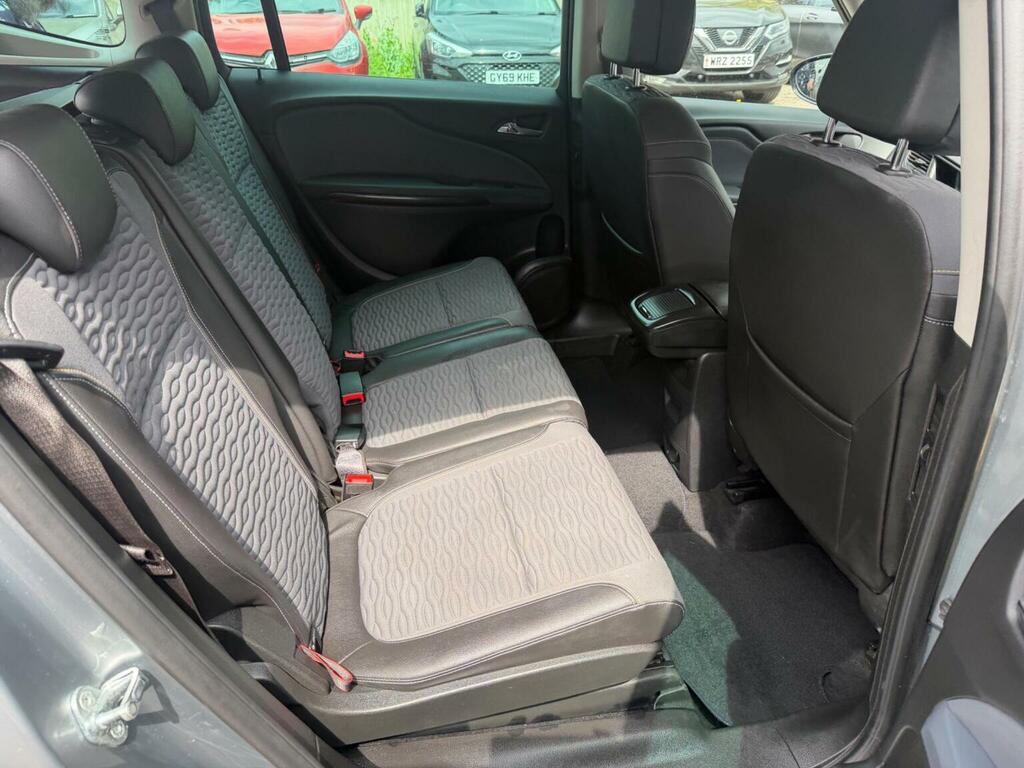 Vauxhall Zafira Tourer Tech Line White #31