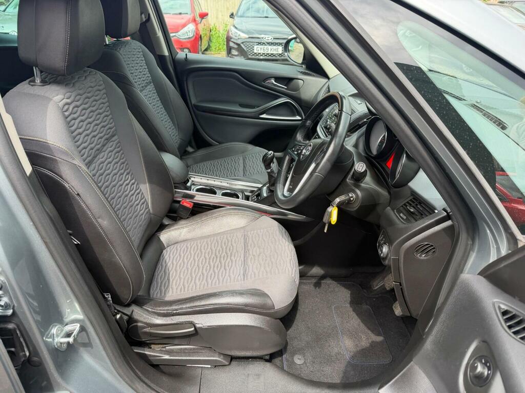 Vauxhall Zafira Tourer Tech Line White #25