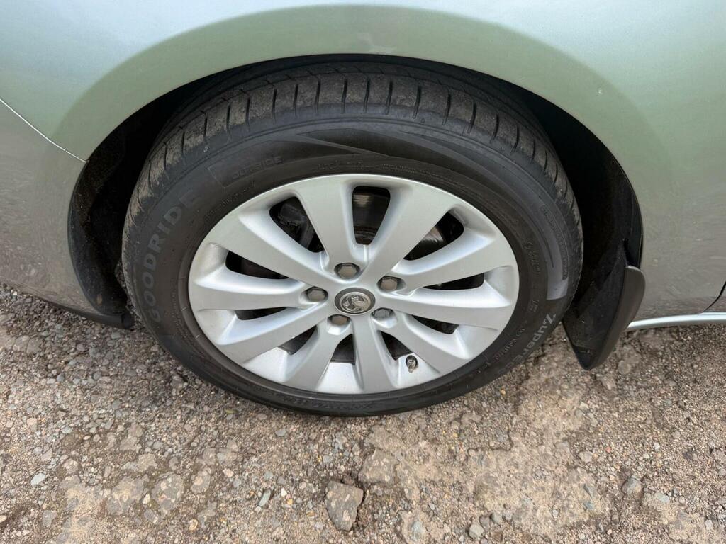Vauxhall Zafira Tourer Tech Line White #21