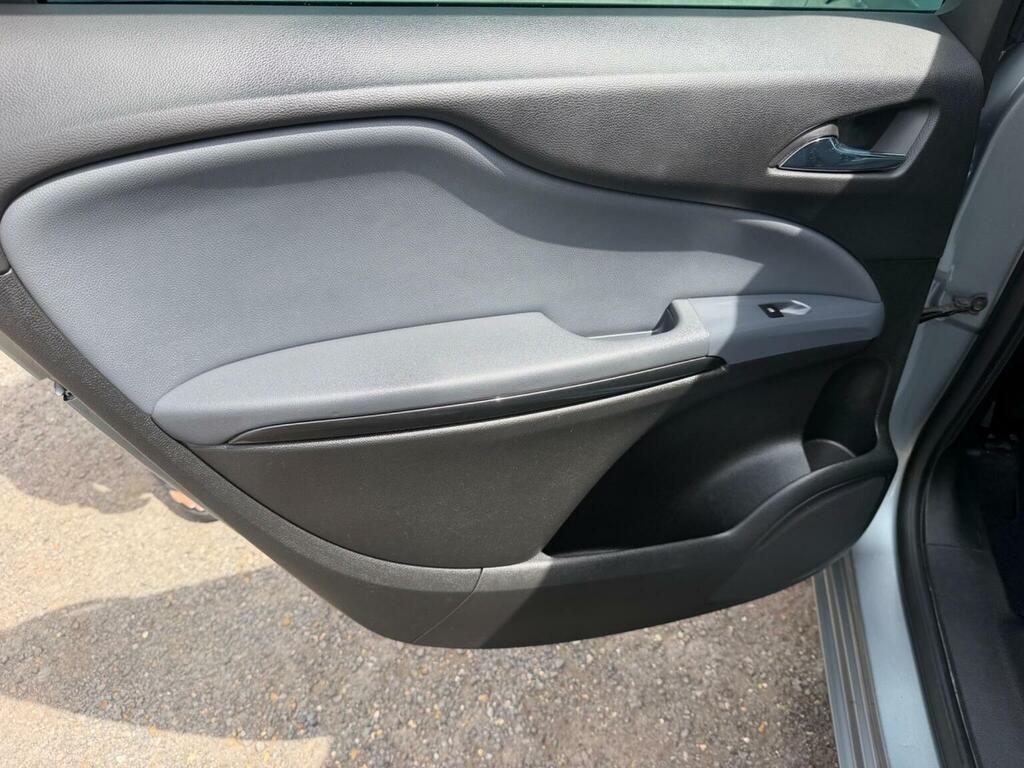 Vauxhall Zafira Tourer Tech Line White #32