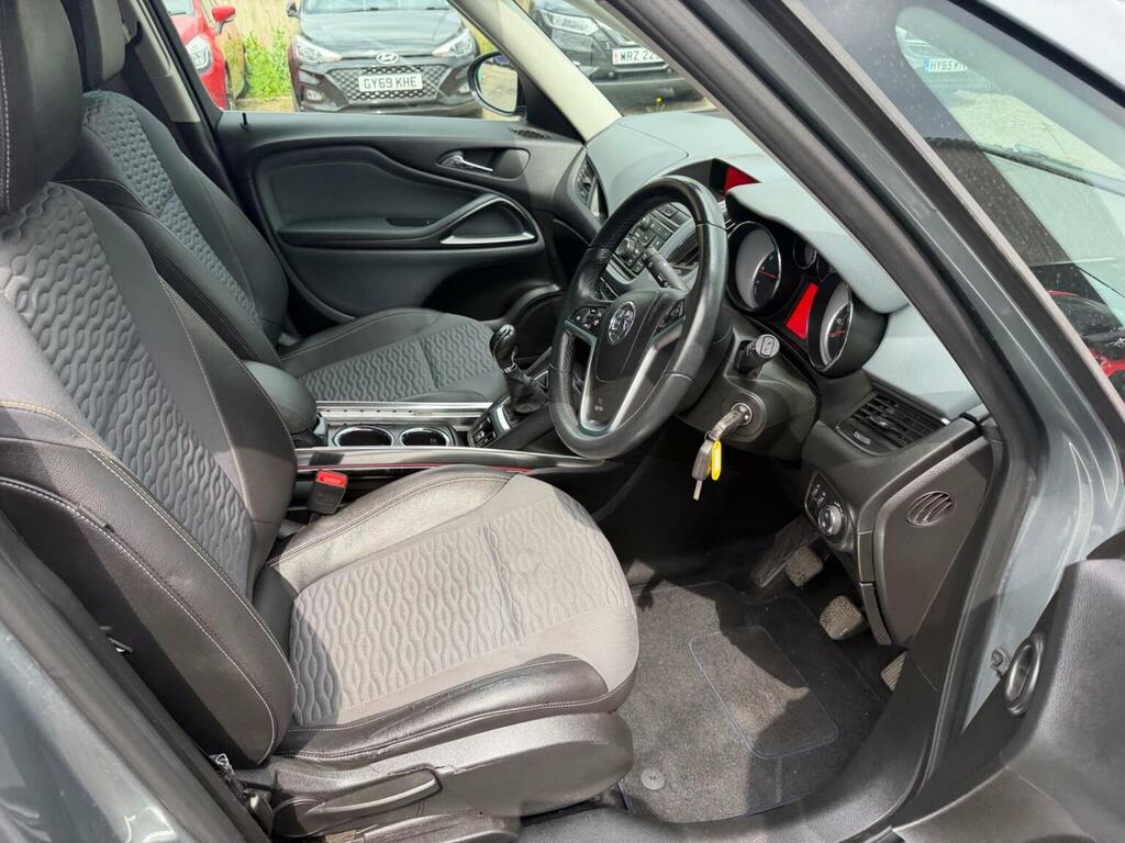 Vauxhall Zafira Tourer Tech Line White #26