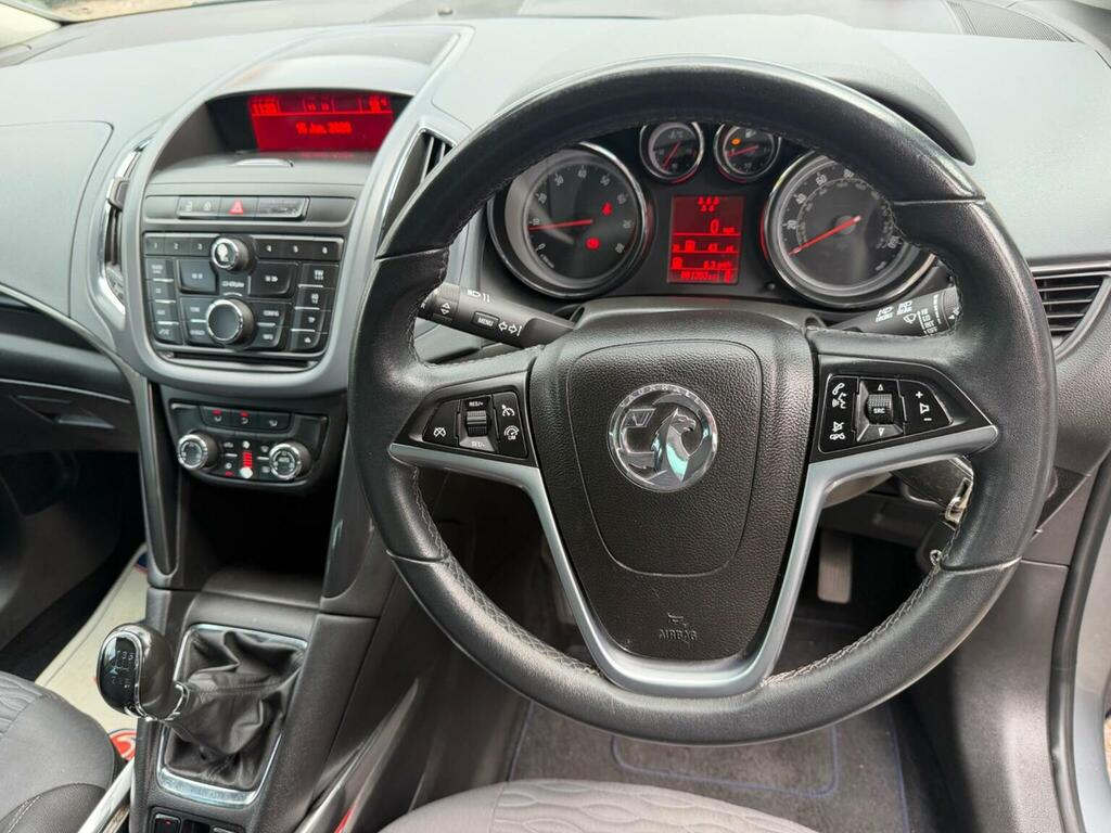 Vauxhall Zafira Tourer Tech Line White #28