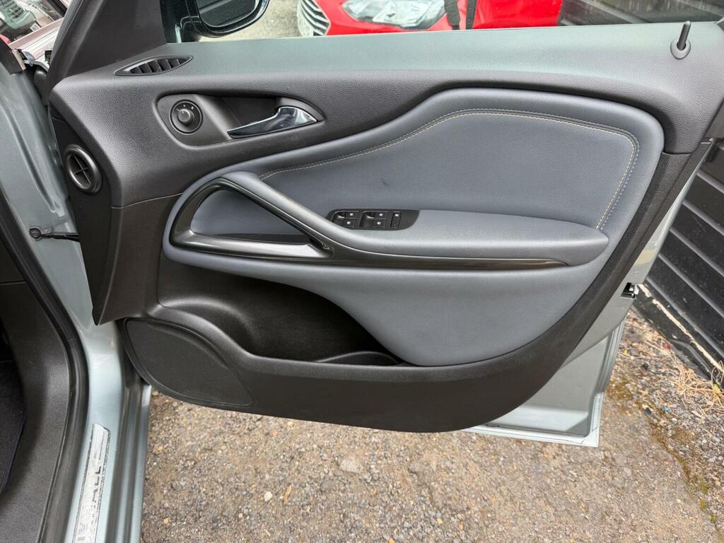 Vauxhall Zafira Tourer Tech Line White #23