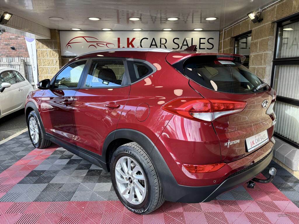 Hyundai Tucson 1.7 Crdi Blue Drive Se Nav 2Wd Dct EGZ3890 Red #3