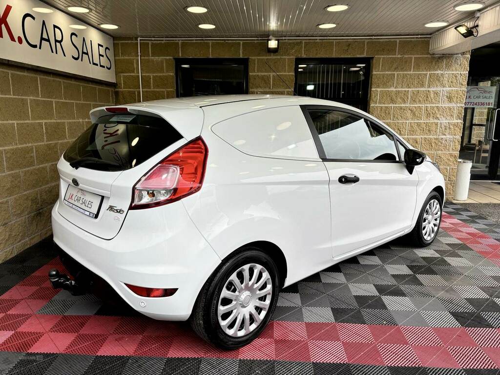Ford Fiesta 1.5 Tdci Van White #2