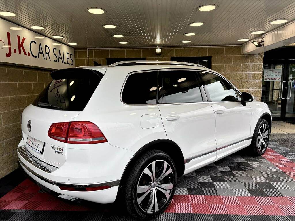 Volkswagen Touareg 3.0 V6 Tdi Bluemotion Tech 262 R-line Tip ND66AEE White #2
