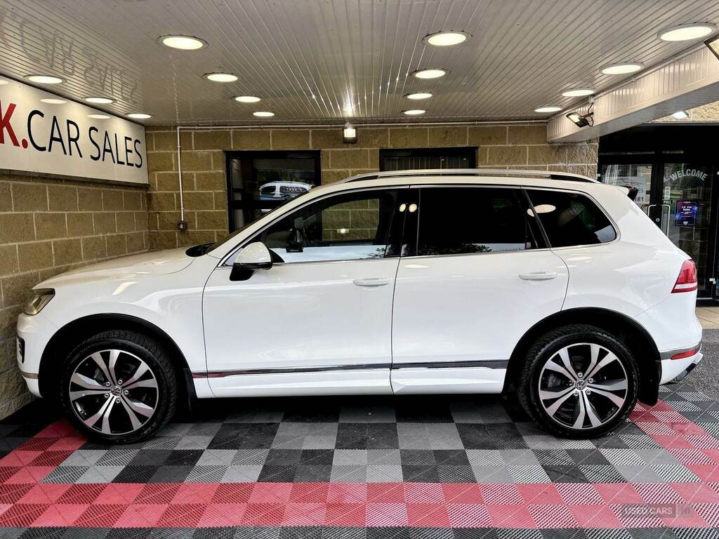 Volkswagen Touareg 3.0 V6 Tdi Bluemotion Tech 262 R-line Tip ND66AEE White #6
