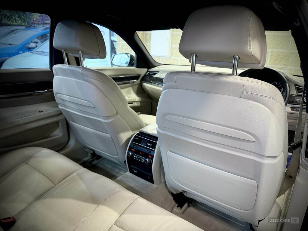 BMW 7 Series Saloon Black #36