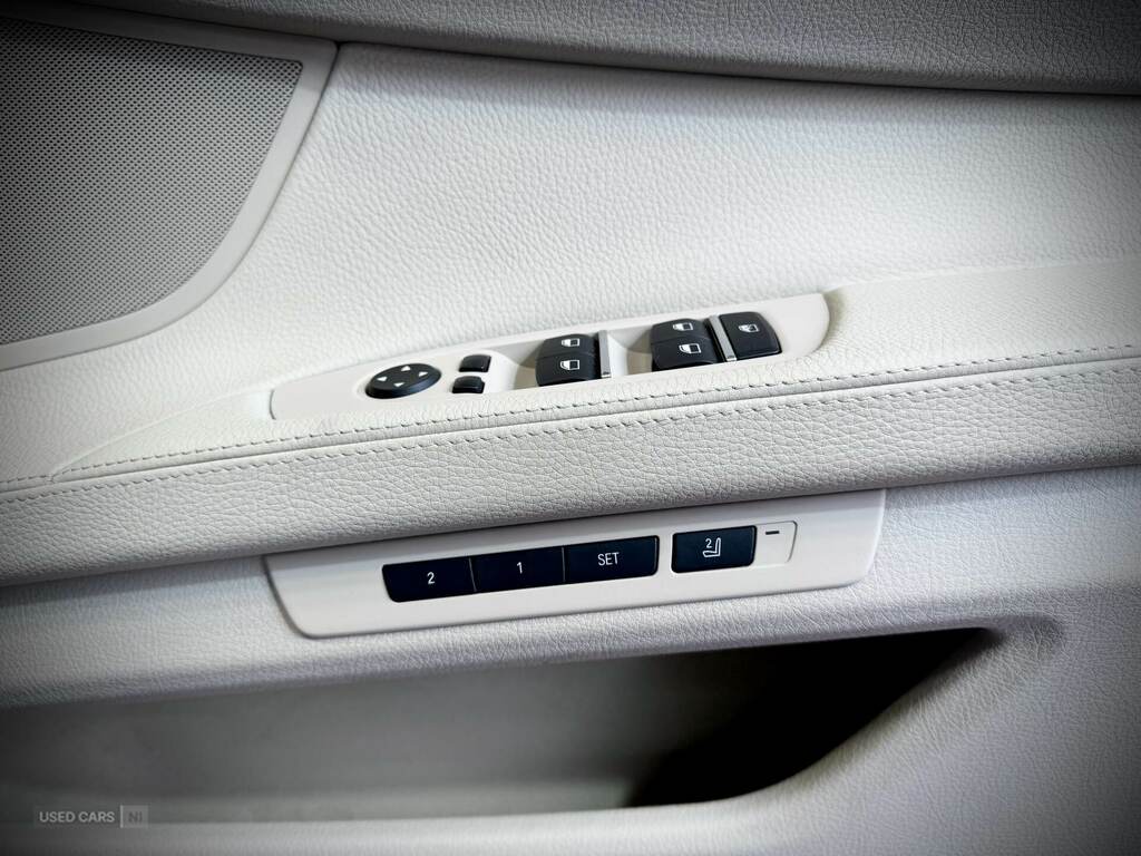 BMW 7 Series Saloon Black #33