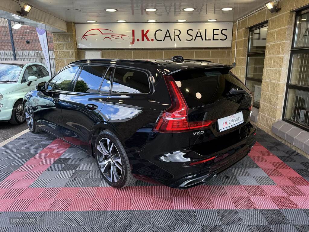 Volvo V60 2.0 D4 190 R Design Pro Black #3