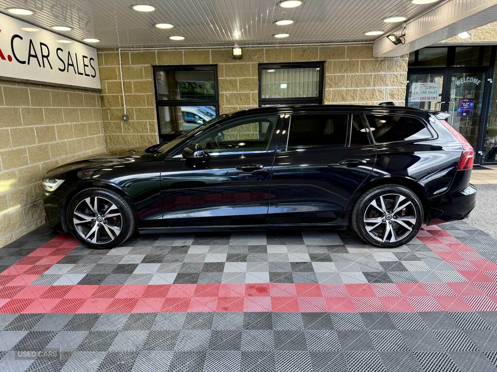 Volvo V60 2.0 D4 190 R Design Pro Black #4