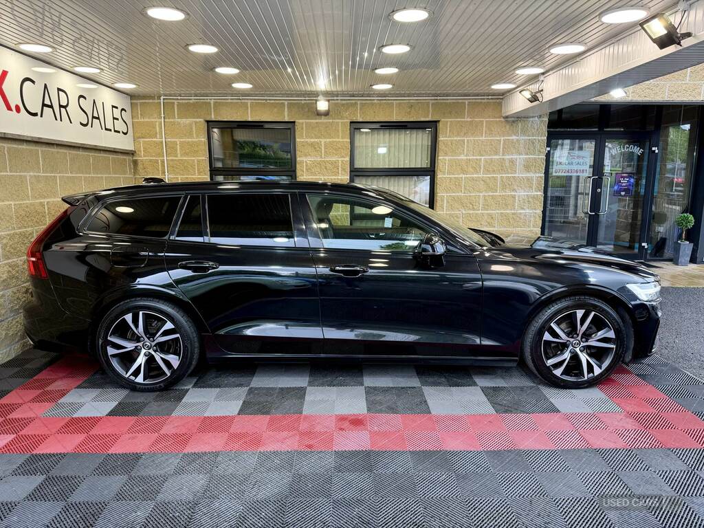 Volvo V60 2.0 D4 190 R Design Pro Black #2