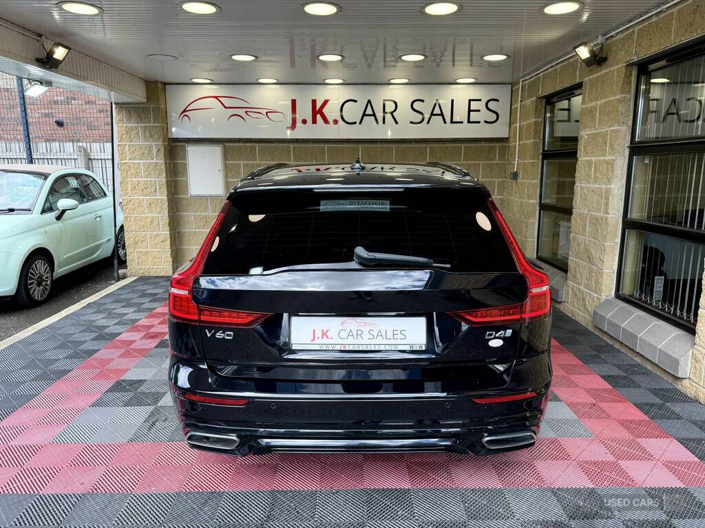 Volvo V60 2.0 D4 190 R Design Pro Black #5