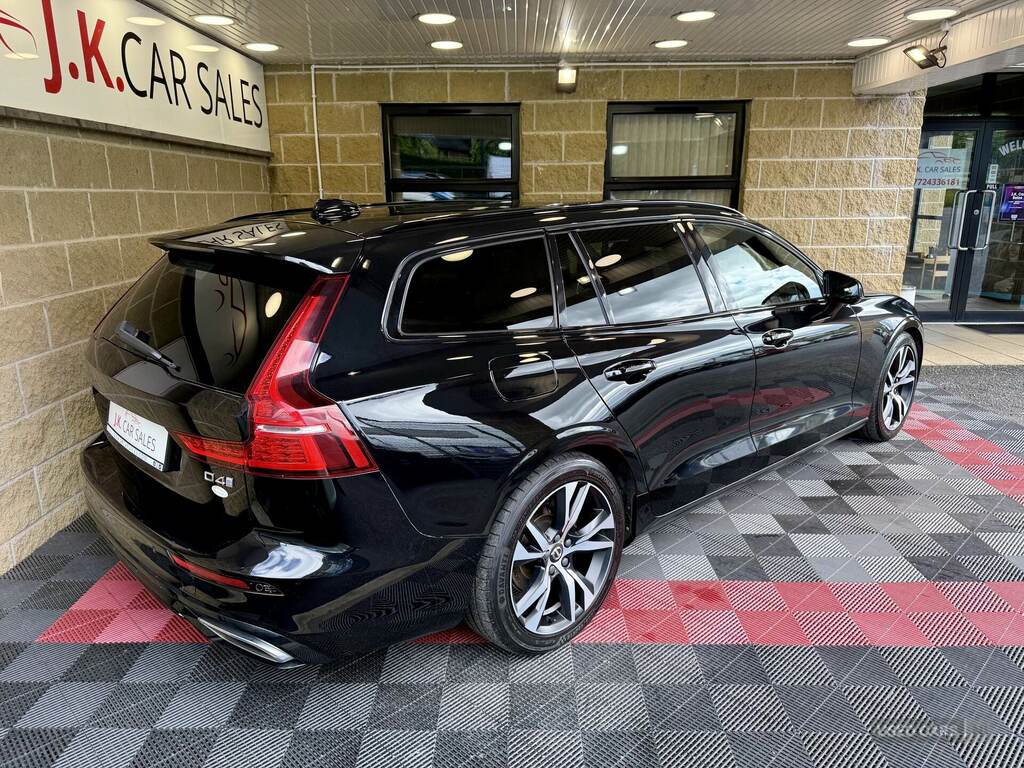 Volvo V60 2.0 D4 190 R Design Pro Black