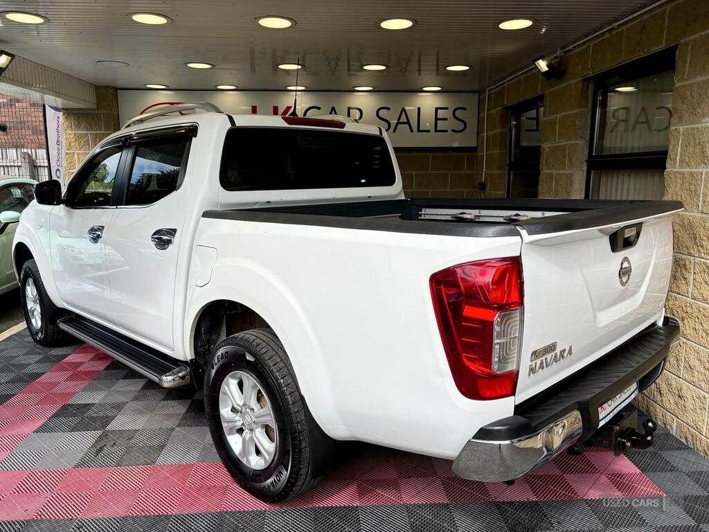 Nissan Navara Double Cab Pick Up Acenta 2.3Dci 160 4Wd White #5