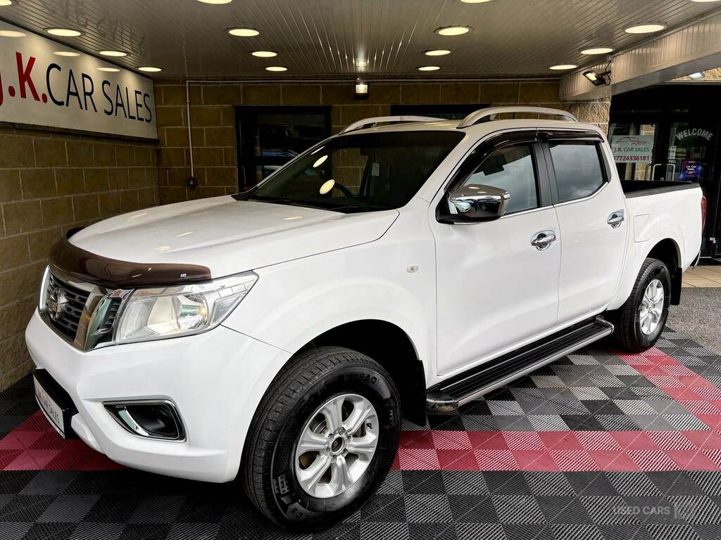 Nissan Navara Double Cab Pick Up Acenta 2.3Dci 160 4Wd White #4