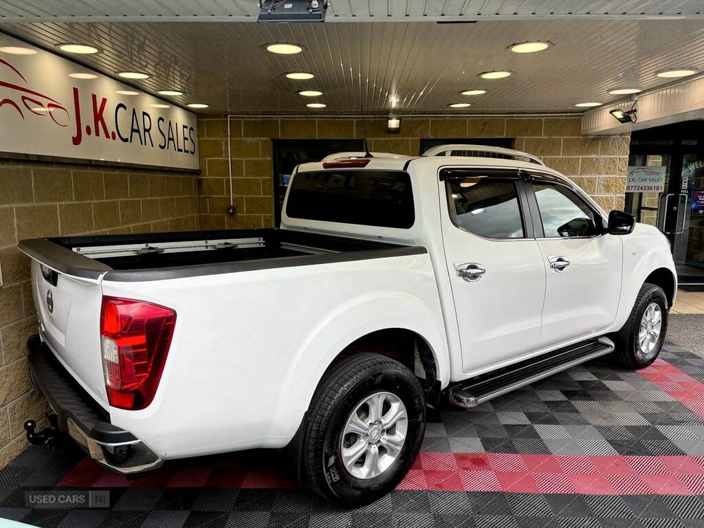 Nissan Navara Double Cab Pick Up Acenta 2.3Dci 160 4Wd White #2