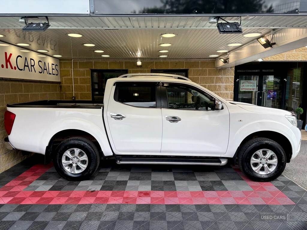Nissan Navara Double Cab Pick Up Acenta 2.3Dci 160 4Wd White #3