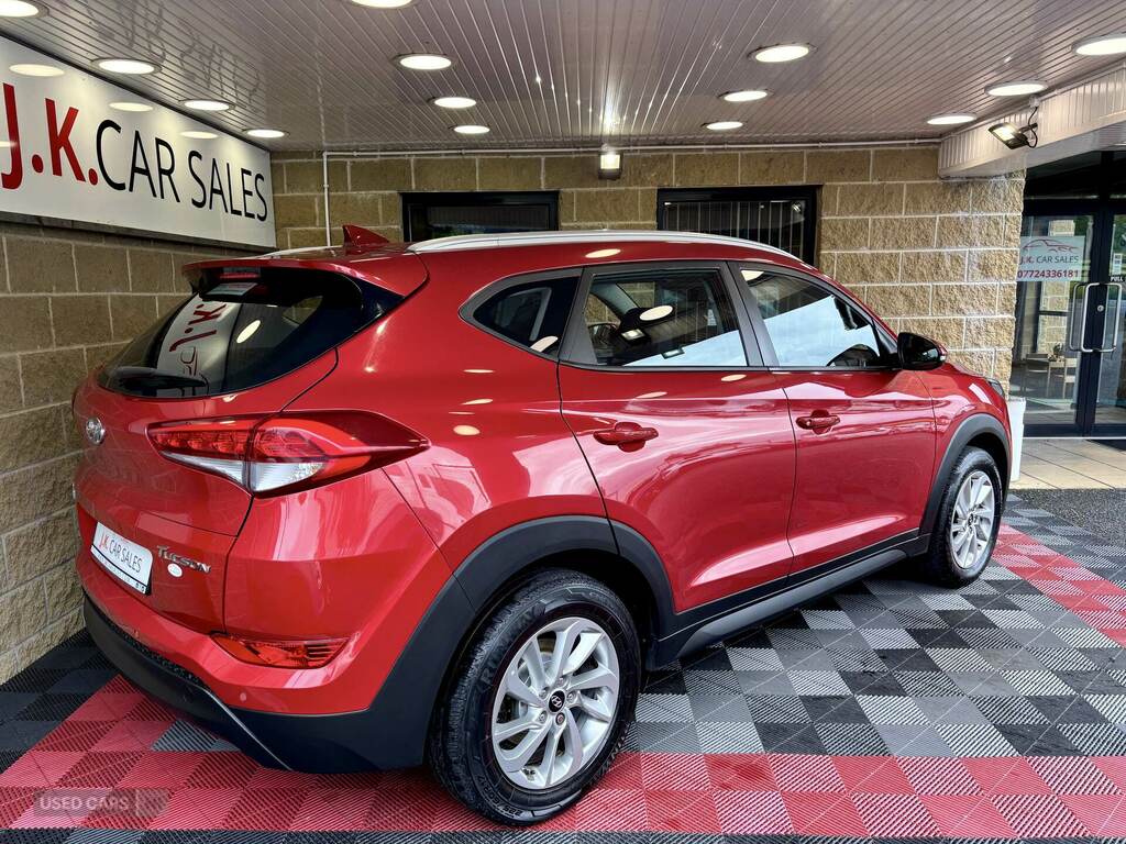 Hyundai Tucson 1.7 Crdi Blue Drive Se Nav 2Wd Red #2