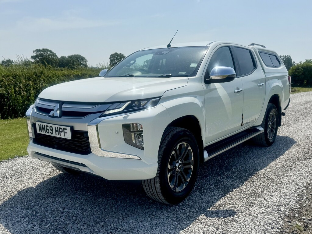 Mitsubishi L200 2.2 Di-d Dc Barbarian X White
