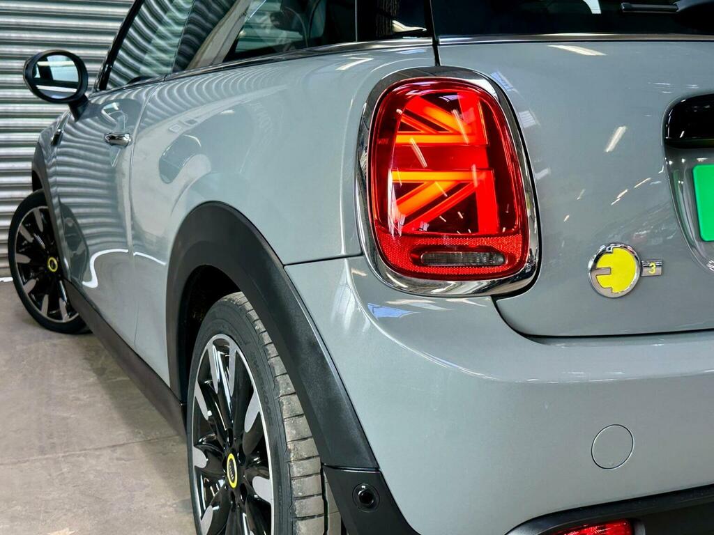 Mini Electric Hatch 135Kw Cooper S Level 3 33Kwh 17In A Black #39