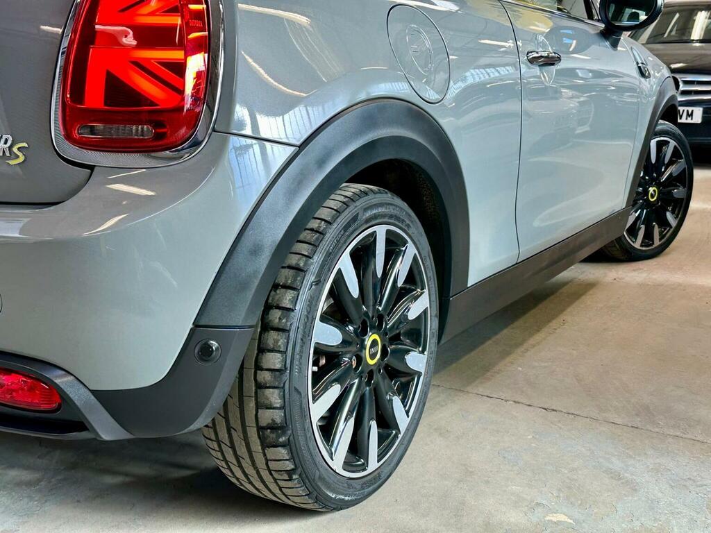 Mini Electric Hatch 135Kw Cooper S Level 3 33Kwh 17In A Black #20