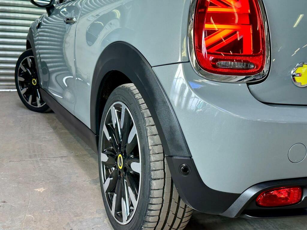 Mini Electric Hatch 135Kw Cooper S Level 3 33Kwh 17In A Black #108