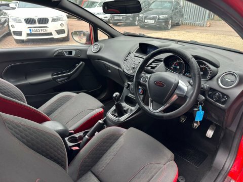 Ford Fiesta 1.0 Fiesta St-line Red #4