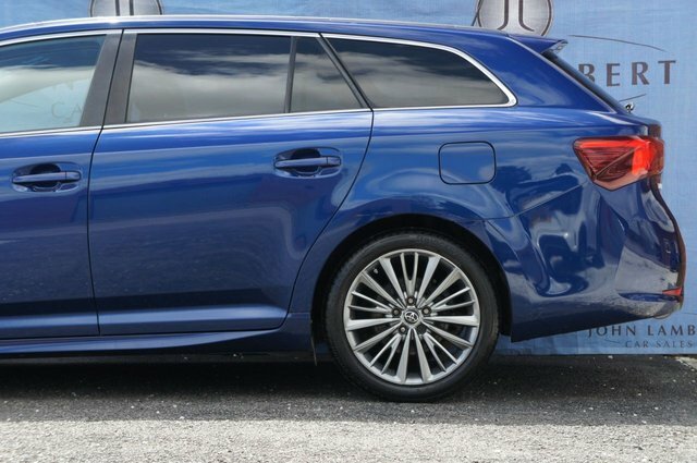 Toyota Avensis Valvematic Active Black #3