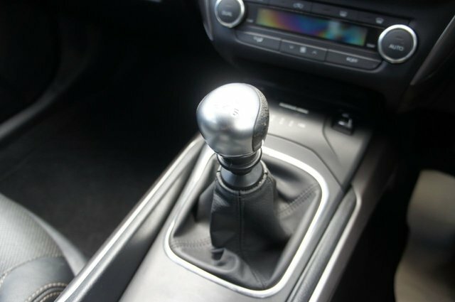 Toyota Avensis Valvematic Active Black #11